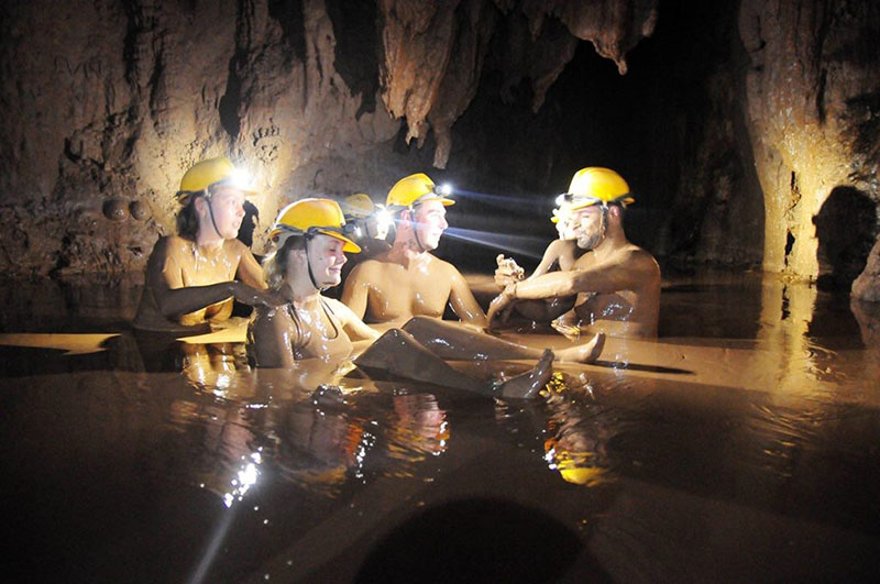 Dark Cave quang binh - quang binh travel guide