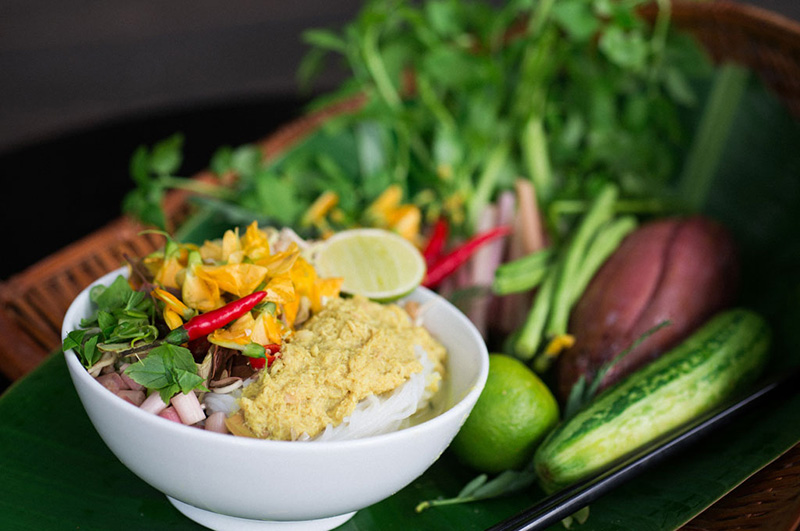 A beautifully plated bowl of Nom Banh Chok, showcasing fresh rice noodles